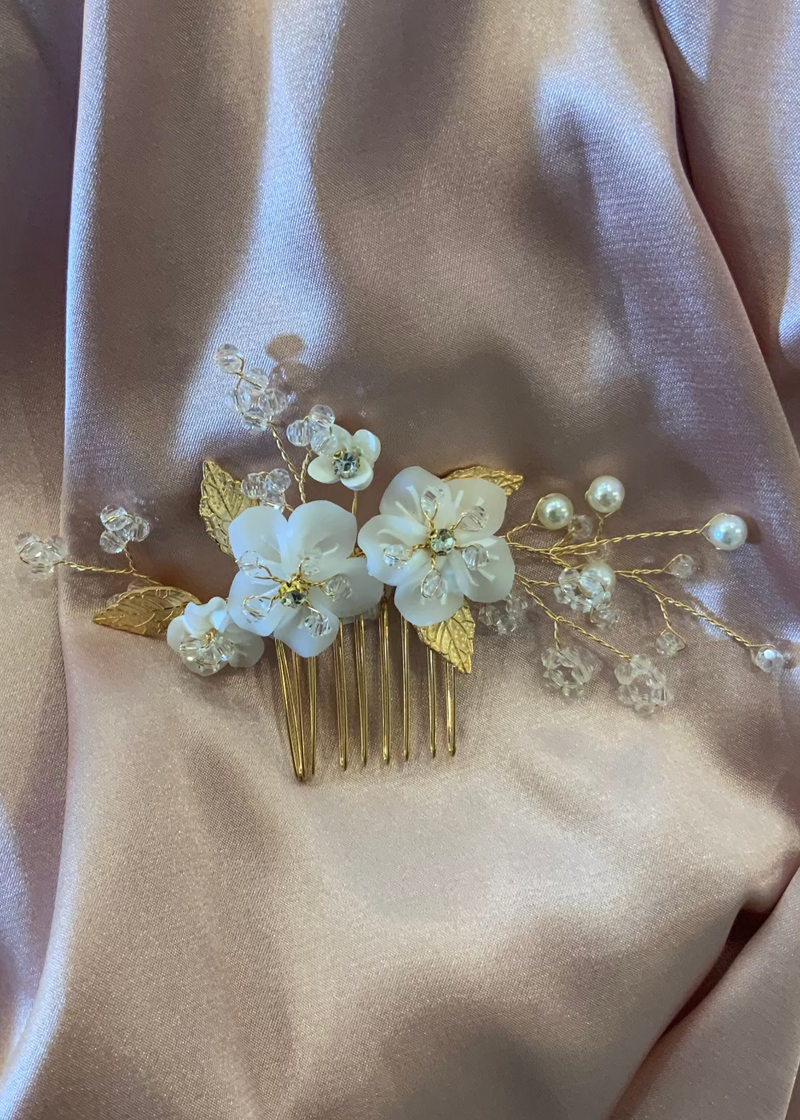 White Dainty Flowers Gold Hair Comb Express NZ Wide