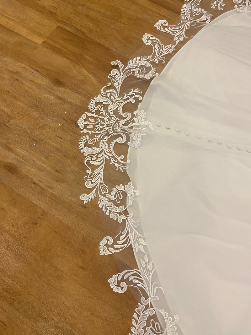 Regal Scallop Lace trim Ivory Veil in 2.5 Metre length