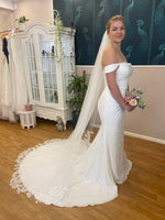 Regal Scallop Lace trim Ivory Veil in 2.5 Metre length