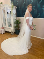 Regal Scallop Lace trim Ivory Veil in 2.5 Metre length