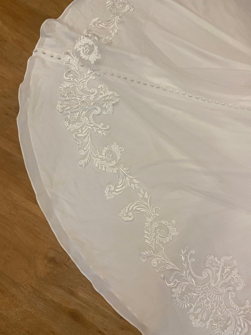 Regal Scallop Lace trim Ivory Veil in 2.5 Metre length