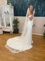 Regal Scallop Lace trim Ivory Veil in 2.5 Metre length