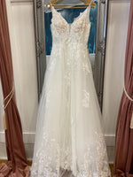 Laura ivory tulle and lace applique wedding dress size 12-14 Express NZ wide - Bay Bridal and Ball Gowns